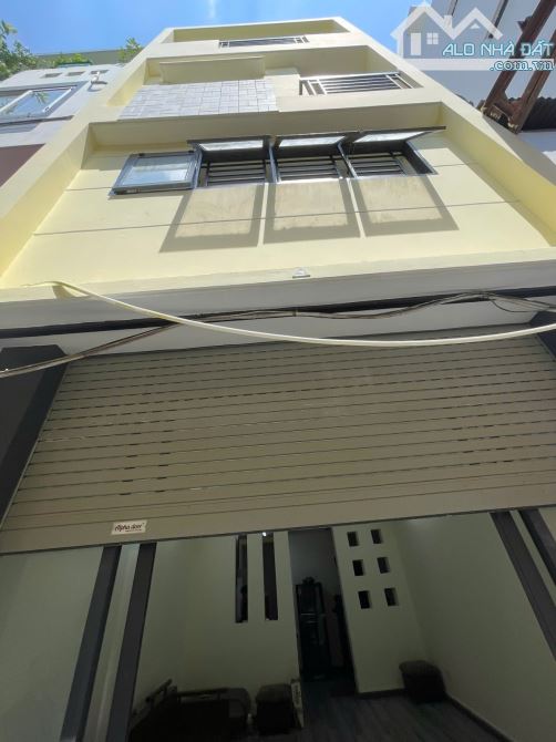 Quận 10-Sư Vạn Hạnh Gần MT- 4 tầng 3PN giá chỉ 7 tỷ hơn.