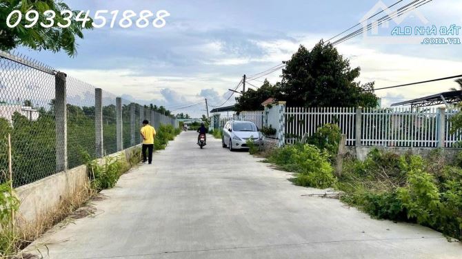Nhà vườn dừa cây ăn trái với gara nhà kho và 2 mặt tiền