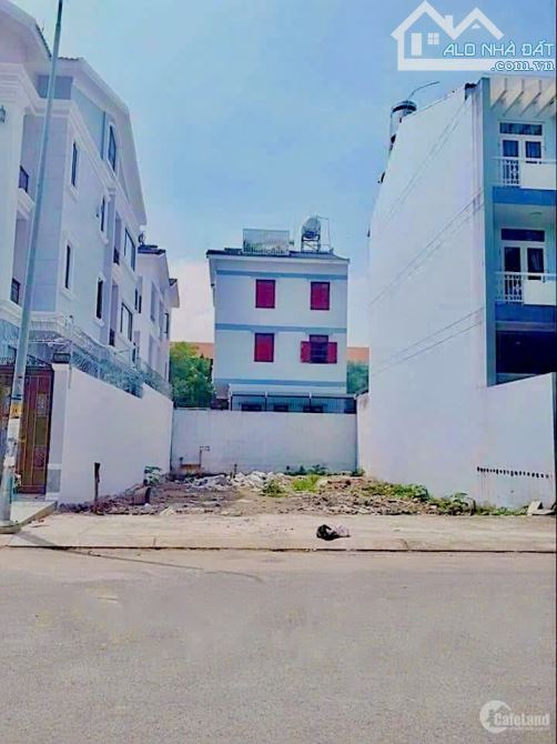 CHỦ CẦN TIỀN BÁN GẤP LÔ ĐẤT 136m², NGAY TRUNG TÂM THỊ TRẤN HIỆP PHƯỚC –  GIÁ CHỈ 1 TỶ 750