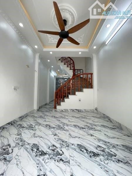 BÁN NHÀ ĐẸP 1.45 TỶ 3 TẦNG 40M2 ( HƯỚNG NAM ) NGÕ PHAN ĐÌNH PHÙNG