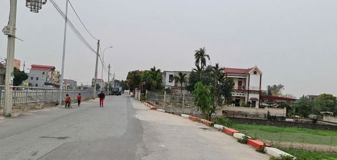 trục chính Ngọc Đôi , Kim Chân, Bắc NInh đường 3 ô tô tránh nhau / Dt 124m2 Giá 3,4 tỷ