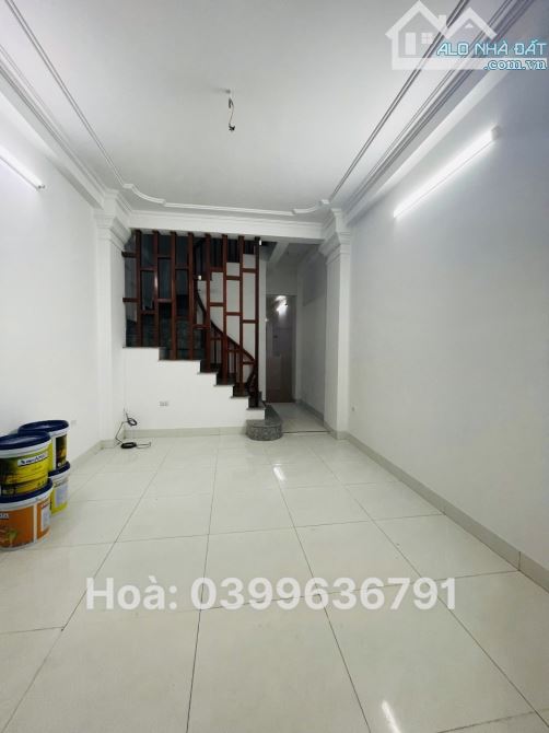 AI TÌM NHÀ CỔ BI SÁT MẶT ĐƯỜNG OTO ĐỖ CỬA-NHÀ 3 TẦNG ĐẸP Ở NGAY THÌ CĂN NHÀ NÀY QUÁ NGON Ạ