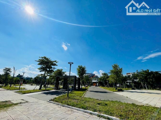 Bán lô góc ngã tư, view công viên, gần chợ, 160 m2 6.2 tỷ đường Thu Bồn sát Phạm Hùng