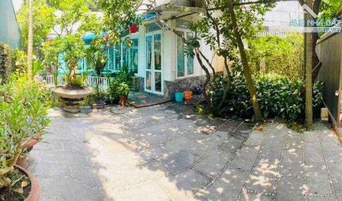 Cho thuê nhà sân vườn Ngọc Thuỵ, Long Biên - 210m² đất, 2 ngủ, full đồ - 17 triệu/tháng