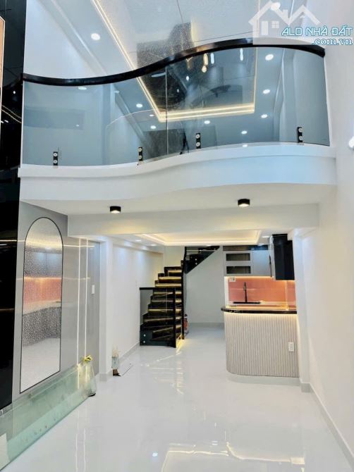 Nhà đẹp 4 tầng - dt 30.6m2 nở hậu - Hẻm 2.5m - Tôn Đản Q4.