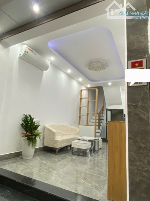 Bán nhà Kim Mã mặt ngõ thông nhà vuông vắn 2 thoáng 28m 5 tầng giá 7.8 tỷ full nội thất xị