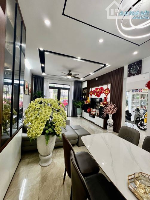 BÁN NHÀ 3 TẦNG TRUNG TÂM P Quang Vinh cũ