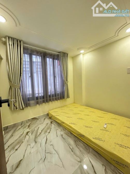 B.ÁN NH.À ĐẸP 4 TẦNG  - HẺM XE HƠI - QUẬN 5 GIÁP QUẬN 1  - DÒNG TIỀN 17 TRIỆU/THÁNG  - HƠN