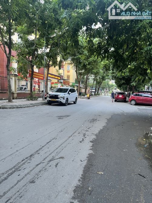 Bán nhà Khương Đình ngõ thông gần ô tô tránh, Dt 50m2, 5t, mt 6m, ở ngay.