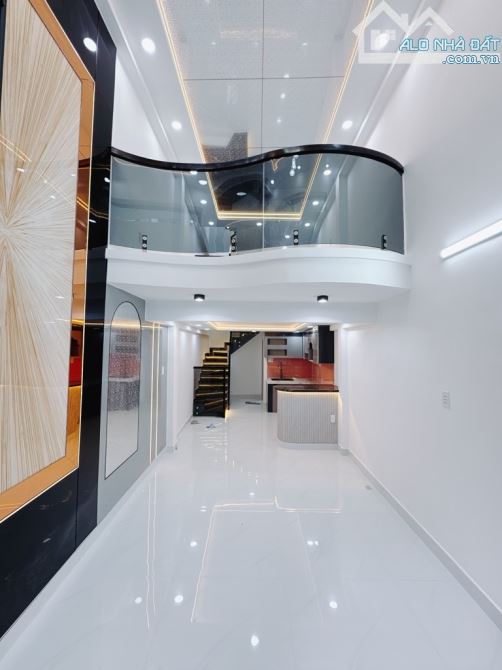 Bán nhà Quận 4, cách MT Tôn Đản chỉ 30m, 35m2, ngang 3.8m, hơn 4 tỷ