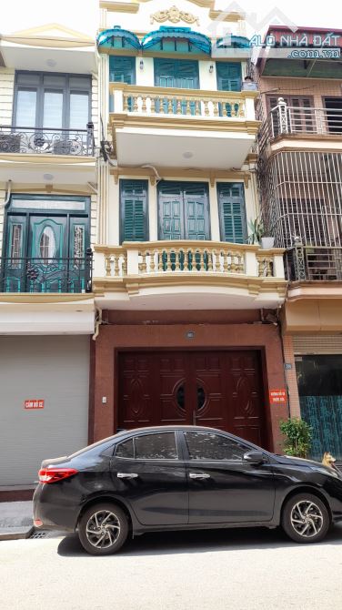 Bán nhà mặt phố Long Biên, Diện tích 31/40 m2, Lô góc, Nở hậu. Nhà 4 tầng, Giá : 5.5 tỷ