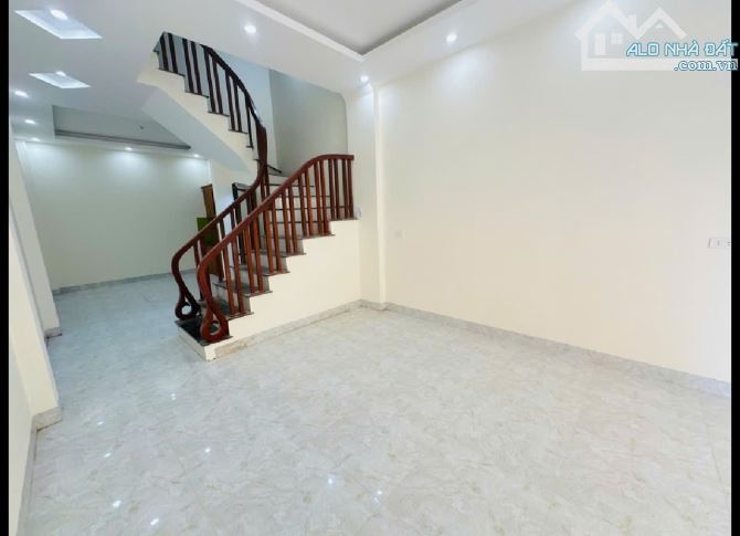 🚗 nhà 55m² ô tô tránh – 6 tầng- MT 3,9m – phố Văn Cao- Giá chỉ 15,8 tỷ