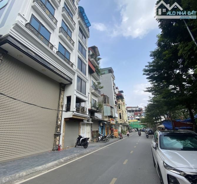 PHỐ NGUYỄN HOÀNG, 5 TẦNG LÔ GÓC- GARA Ô TÔ, NGÕ THÔNG, GẦN PHỐ