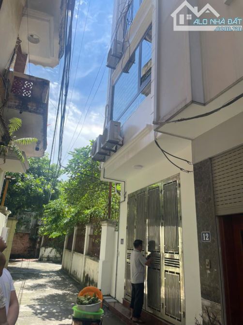 Cho thuê nhà nguyên căn 179 Vĩnh Hưng, phường Vĩnh Hưng, Hoàng Mai. DT 30m x 5 tầng, giá