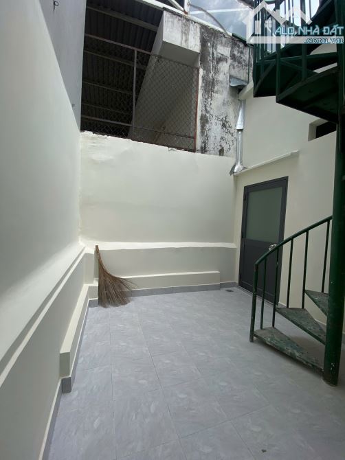 Cho thuê nhà 163 Nguyễn Hồng Đào, P14, TB. (DT: 4x16m) nhà 2 lầu. Giá thuê: 37 triệu/tháng - 11