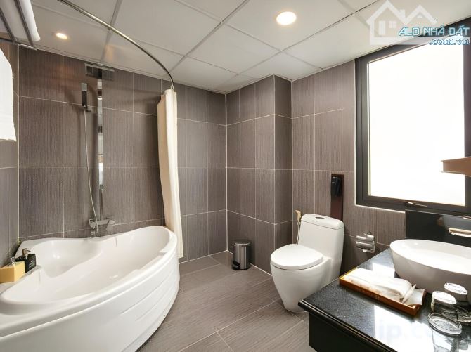KHÁCH SẠN 4 SAO VIP NHẤT Ba Đình - Trấn Vũ - 210m x 10 Tầng x Mặt tiền 10m, Giá Tốt - 10
