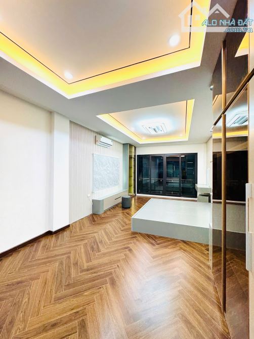 Nhà đẹp xây mới nội thất xịn đường ô tô cạnh Phố Trạm DT 60m2 . Giá 19.65 tỷ - 10