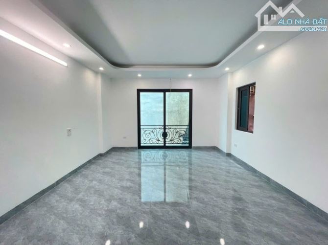 BÁN NHÀ XÂY MỚI PHỐ LAI XÁ DIỆN TÍCH 40M2 X 5 TẦNG Ô TÔ CÁCH 10M CÓ 6 PHÒNG NGỦ - 10