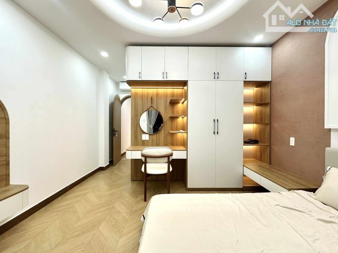 XÂY MỚI 100% - NHÀ ĐẸP 5 TẦNG KTS THIẾT KẾ - HẺM 4.5M Ô TÔ THÔNG - GIÁP Q1 - 11