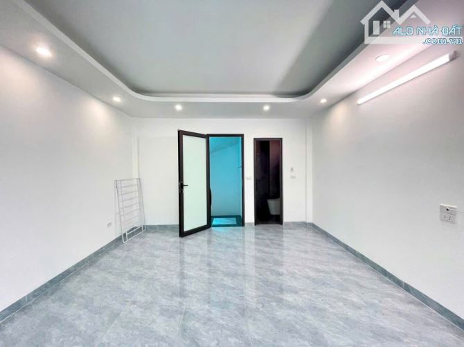 BÁN NHÀ XÂY MỚI PHỐ LAI XÁ DIỆN TÍCH 40M2 X 5 TẦNG Ô TÔ CÁCH 10M CÓ 6 PHÒNG NGỦ - 11