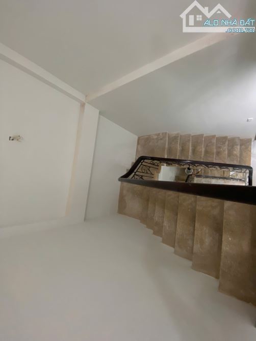 Cho thuê nhà 163 Nguyễn Hồng Đào, P14, TB. (DT: 4x16m) nhà 2 lầu. Giá thuê: 37 triệu/tháng - 2