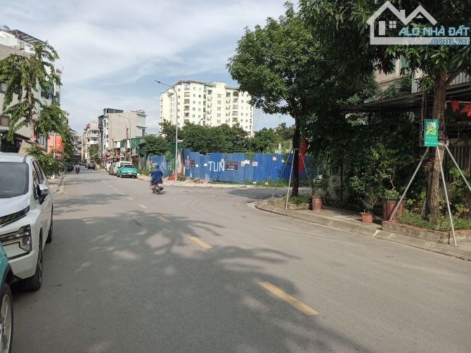 Bán đất đường Nguyễn Xiển, lô góc bất chấp quy hoạch 651m2 Mặt tiền 22m, giá 145 tỷ - 1