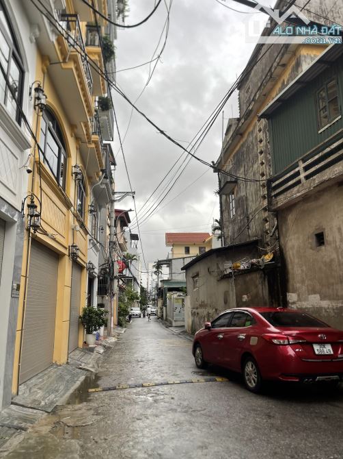 Nhà đẹp nội thất hiện đại đường ô tô tránh ngõ Phố Giang Biên DT 31m2 . Giá 9 tỷ - 1