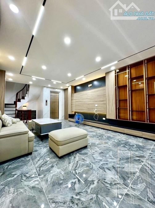 Bán nhà mặt phố Hoàng Cầu, vỉa hè, siêu kinh doanh, 1 mặt ngõ nữa, 128m2, MT7,2m, 41 tỷ - 2