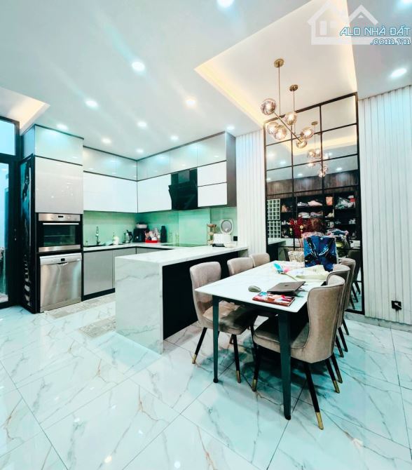 BÁN NHÀ ĐẸP GẦN NGUYỄN SƠN 50M RA MẶT TIỀN 2 TẦNG 110M2 (5X22) 4PN GIÁ 7.X TỶ - 1