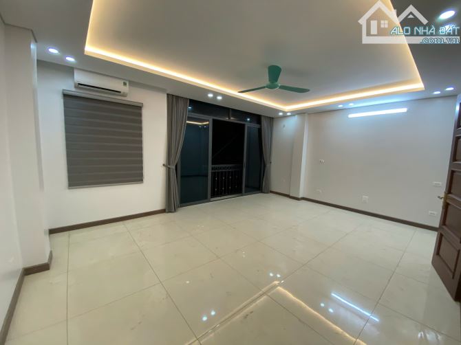 Cho thuê văn phòng Làng Việt Kiều Châu Âu, 35 m2, văn phòng vuông vắn, khu trung tâm - 1