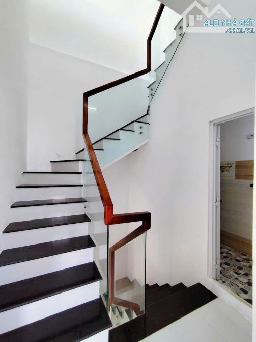 Bán Nhà 2 Lầu 2 Mặt Tiền Hẻm 115 CMT8 - 1