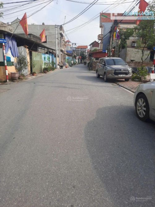 Bán đất tặng nhà 2,5 tầng tại trục chính Thôn Hàn Lạc, Phú Thị, Gia Lâm - 1