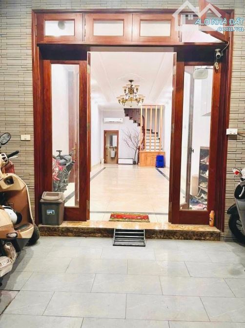 Bán nhà đường Lê Trọng Tấn - Nhà Ở Ngay - Còn Mới - Gần Đường Lớn - Thiết Kế Hiện Đại - 1