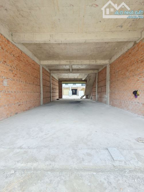 Bán căn nhà thô 1 trệt 2 lầu đường F5 khu TDC Bửu Long 3 giá 5,3 tỷ - 1