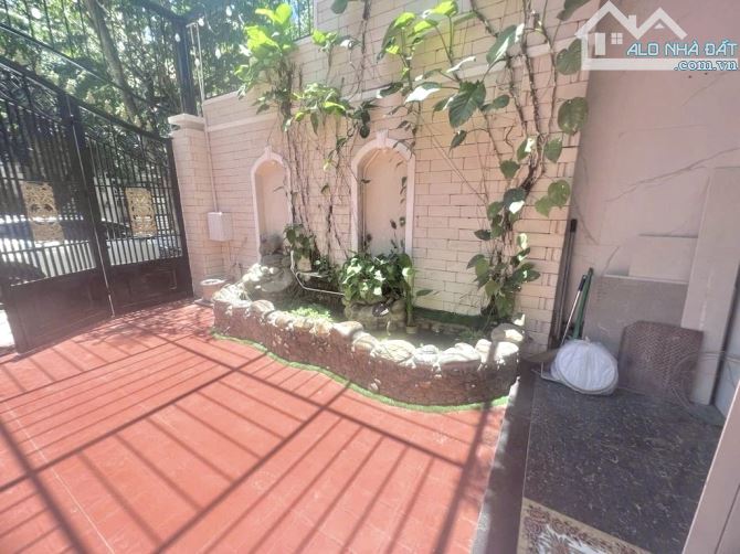 Bán nhà mặt phố, dt100m2; mt5m; đường Đa Mặn 5,5m, giá 12.x tỷ,biển Mỹ Khê Đà Nẵng - 1