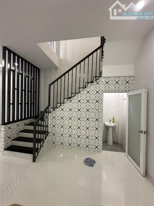 Tân Phú, Huỳnh Thiện Lộc ,DT 5.8x 13 ,  Nở Hậu, Hẻm Thông, 3 PN , Giá chỉ 5,4 Tỷ TL - 1