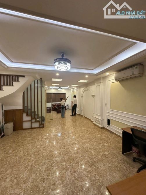 Cho thuê nhà Nguyễn Khánh Toàn – Cầu Giấy DT 85m x 5 tầng, ôtô đỗ cửa giá 40tr/th - 1