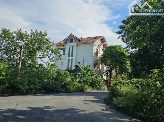 Bán đất đại hoàng long nhìn vườn hoa dt 270m2 + mt 15m + hướng ĐN giá 21.87 tỷ - 1
