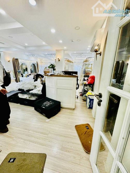 TÒA NHÀ 9 TẦNG LÔ GÓC TÂN MỸ Q7 – THANG MÁY – 2.000M² SÀN – DT 300TR/THÁNG – GIÁ 139 TỶ TL - 1