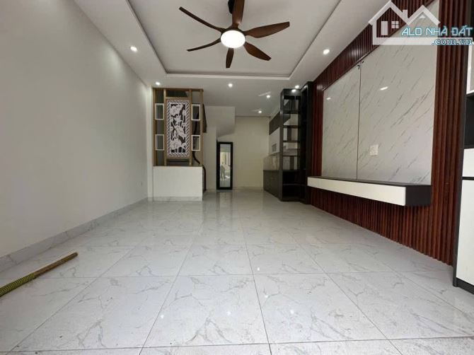 Nhà mới 5T  vị trí đẹp tại thị trấn Phùng cần bán - 1