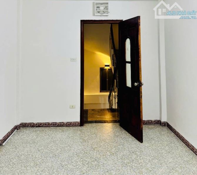💥Nhà ĐẸP VIP Cầu Giấy 30m2 x 5 Tầng, NGÕ THÔNG gần Ô TÔ, Nhỉnh 8 Tỷ - 1