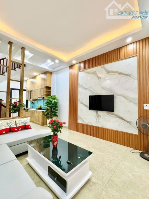 NHÀ ĐẸP CẦU DIỄN, Ô TÔ ĐỖ GẦN, 5 TẦNG FULL NỘI THẤT, 33m CHỈ HƠN 5 TỶ - 1