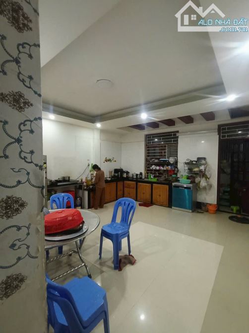 ⛳️ Cần bán nhà 1 trệt 1 lầu, cách đường Nguyễn Khuyến chỉ 80m, hẻm ô tô, gần chợ Vĩnh Hải. - 1
