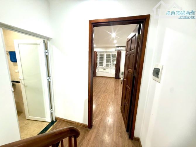 Đường Láng, 35m, 3ngủ, Nhà đẹp ở ngay, Nội thất xịn xò, Sổ vuông vắn, An ninh tốt - 1