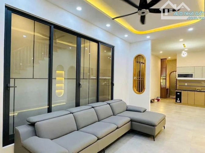 CẦN BÁN GẤP CĂN NHÀ 1 TRỆT 1 LẦU - CUỐI ĐƯỜNG ĐỒNG KHỞI - 1