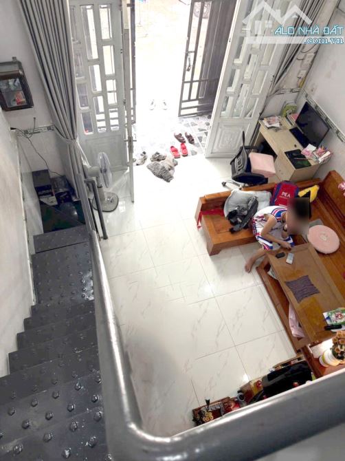 Bán Nhà Ngộp giá ngộp chỉ 3.2 tỷ  Linh Xuân – 2 Tầng 44m² – 3PN – Hẻm Xe Hơi - Sổ Riêng - 1