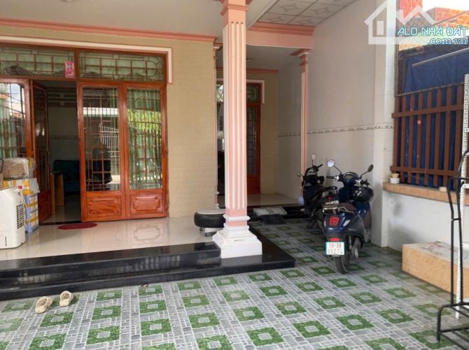 Bán nhà mặt tiền Lái Thiêu 49 Ngang 6,7m nở hậu 6,8m rất đẹp nhà còn mới - 1