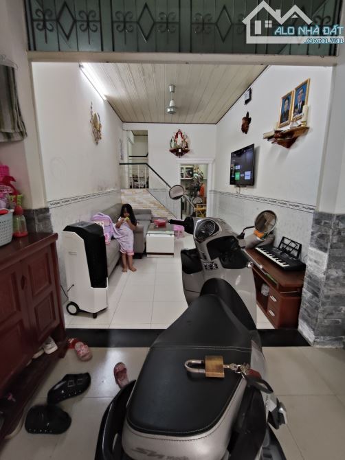 Hẻm xe hơi thông Bùi Đình Tuý, Bình Thạnh, 3x11m, 2 phòng ngủ, chủ lâu năm - 1