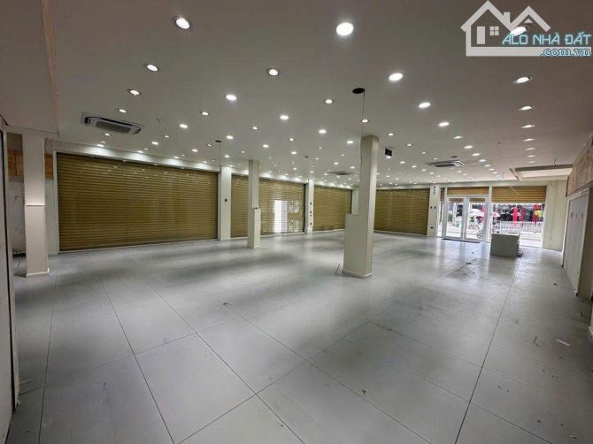 Mặt bằng kinh doanh 2 mặt tiền Lê Văn Quới - DT: 11 x 35m, - 1