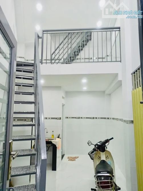 CHỈ NHỈNH 2 TỶ, NHÀ ĐẸP, DÒNG TIỀN SẴN!!! NHÀ HXH, 2 TẦNG GIÁ RẺ, NI SƯ HUỲNH LIÊN, 17M². - 1